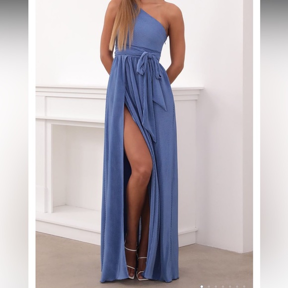 Dress - Picture 1 of 9